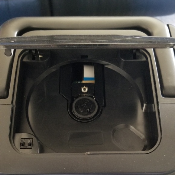 Super sonic portable Karaoke machine and CDs - Picture 6 of 6